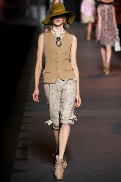 Look 25